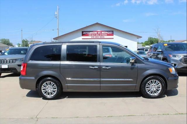 2016 Chrysler Town & Country Touring-L Anniversary Edition for sale in Waterloo, IA