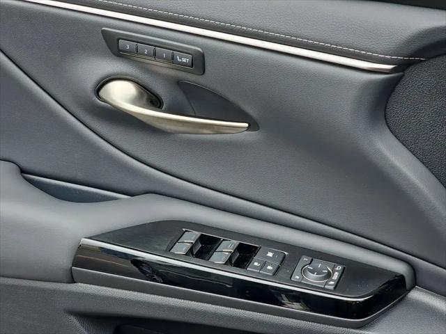 2025 Lexus ES 300h ES 300h