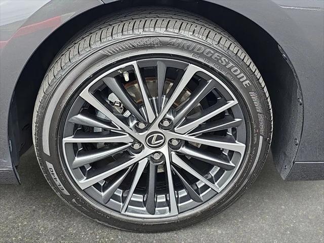 2025 Lexus ES 300h ES 300h
