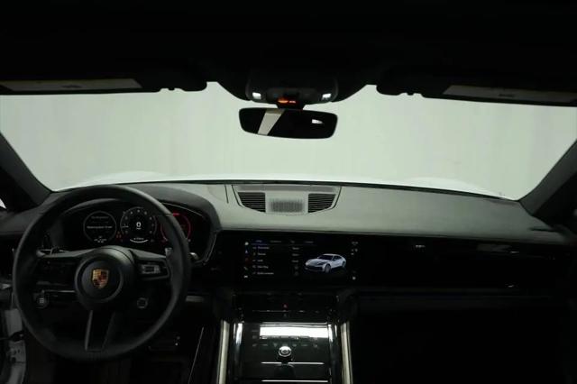 2025 Porsche Panamera 4