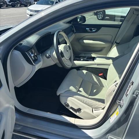 2024 Volvo S60 Recharge T8 Ultimate Dark Theme