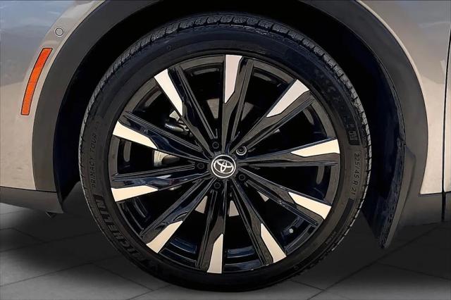 2024 Toyota Crown Platinum