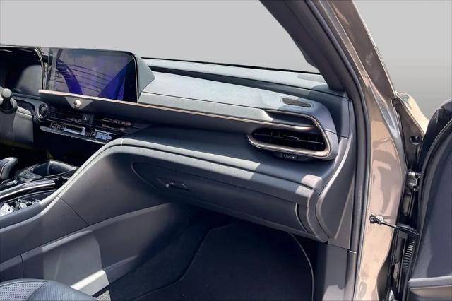 2024 Toyota Crown Platinum