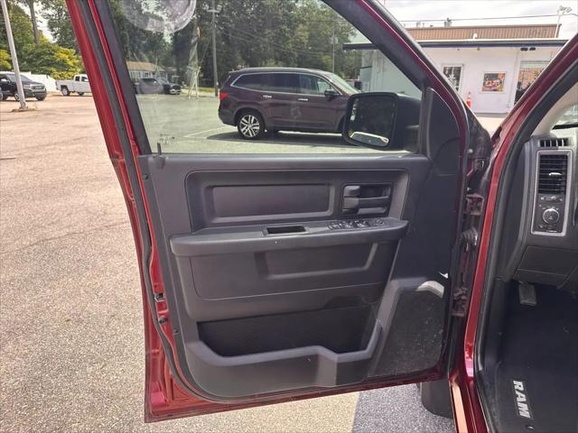 2017 Ram 1500 Express Quad Cab 4x4 6'4" Box