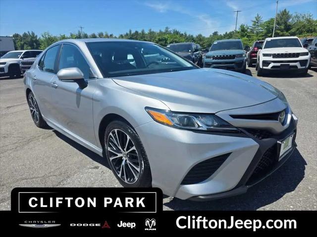 2020 Toyota Camry SE AWD