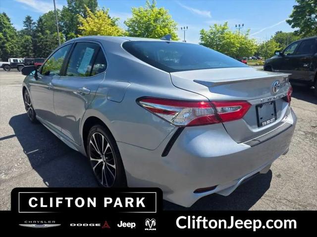 2020 Toyota Camry SE AWD