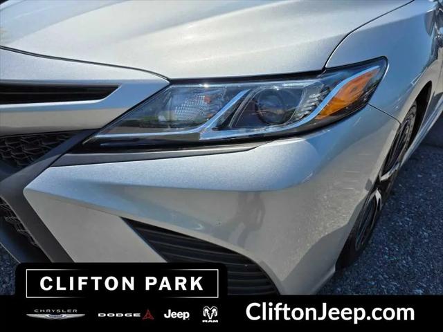 2020 Toyota Camry SE AWD