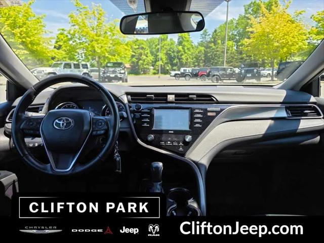 2020 Toyota Camry SE AWD