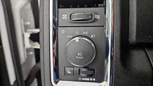 2019 Ram 1500 Classic Laramie Crew Cab 4x2 5'7" Box