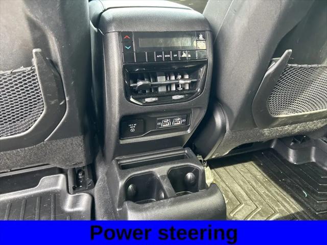 2023 Jeep Grand Cherokee L Laredo 4x4