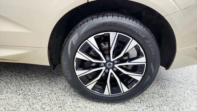 2023 Volvo XC60 B5 Plus Dark Theme