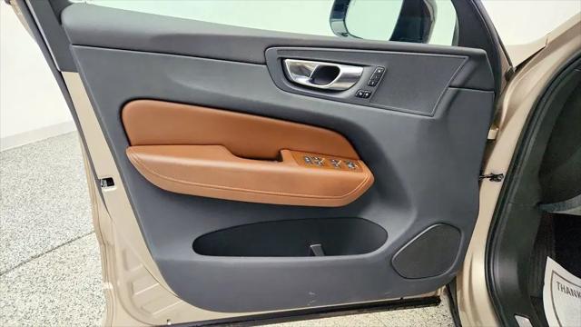 2023 Volvo XC60 B5 Plus Dark Theme