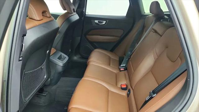 2023 Volvo XC60 B5 Plus Dark Theme