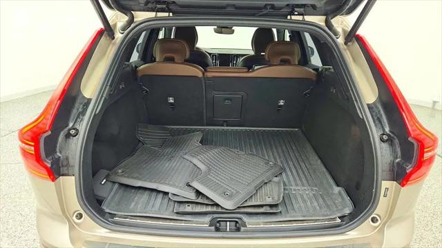2023 Volvo XC60 B5 Plus Dark Theme