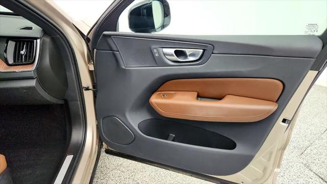 2023 Volvo XC60 B5 Plus Dark Theme