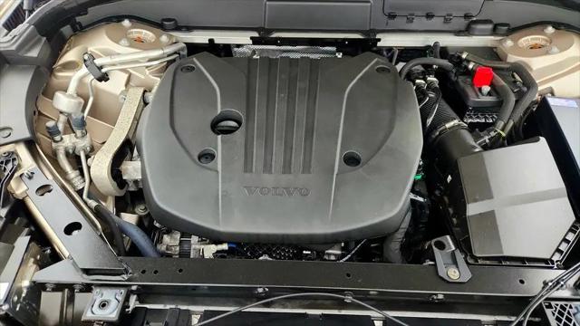 2023 Volvo XC60 B5 Plus Dark Theme
