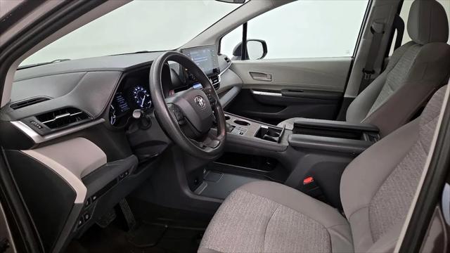 2022 Toyota Sienna LE