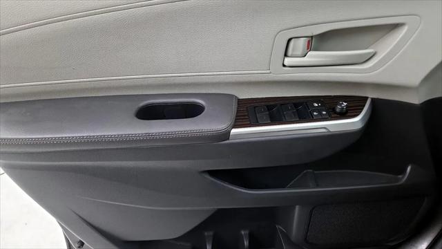 2022 Toyota Sienna LE