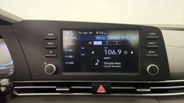 2024 Hyundai Elantra SE
