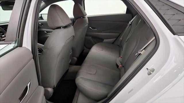 2024 Hyundai Elantra SE