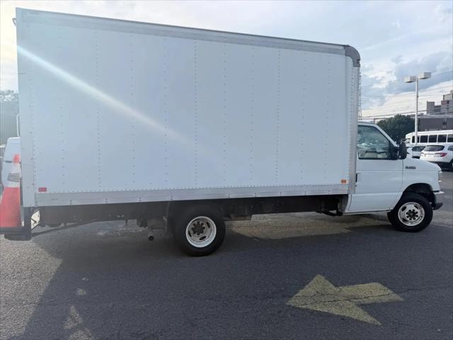 2016 Ford E-350 Cutaway E-350