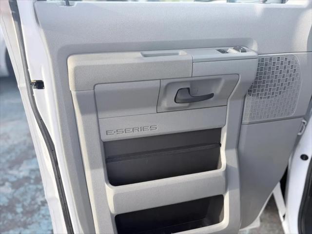 2016 Ford E-350 Cutaway E-350