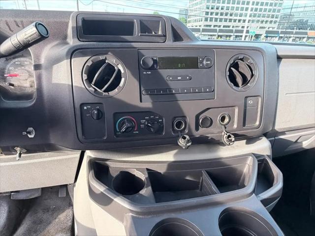 2016 Ford E-350 Cutaway E-350