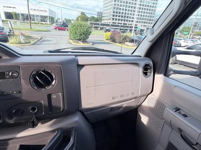 2016 Ford E-350 Cutaway E-350