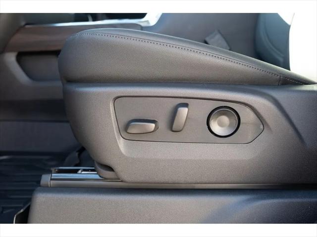 2026 GMC Sierra 2500HD Crew Cab, Standard Bed, SLT, 4WD