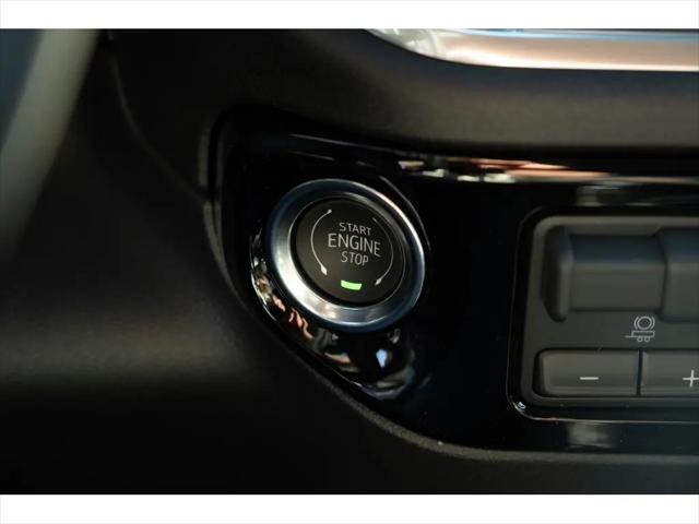 2026 GMC Sierra 2500HD Crew Cab, Standard Bed, SLT, 4WD