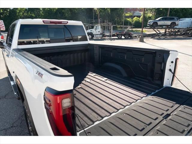2026 GMC Sierra 2500HD Crew Cab, Standard Bed, SLT, 4WD