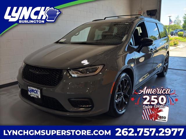 2025 Chrysler Pacifica Limited for sale in Mukwonago, WI