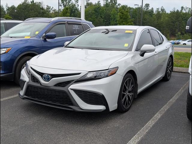 2023 Toyota Camry SE Hybrid