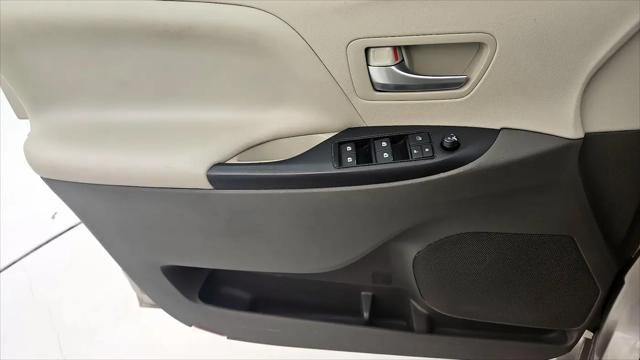 2017 Toyota Sienna LE 8 Passenger