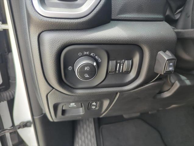 2025 Ram 1500 Big Horn Crew Cab 4x4 5'7" Box