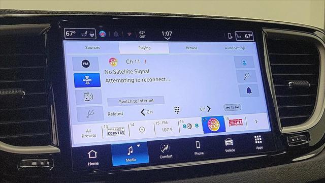 2025 Chrysler Pacifica Select