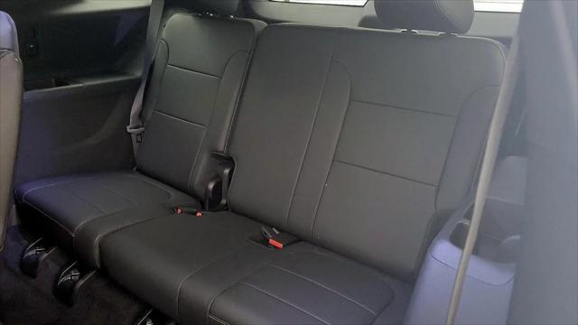 2023 Chevrolet Traverse AWD LT Leather