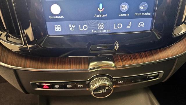 2024 Volvo XC60 B5 Plus Dark Theme