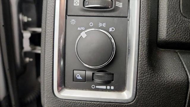 2022 Ram 1500 Classic SLT Crew Cab 4x2 5'7" Box