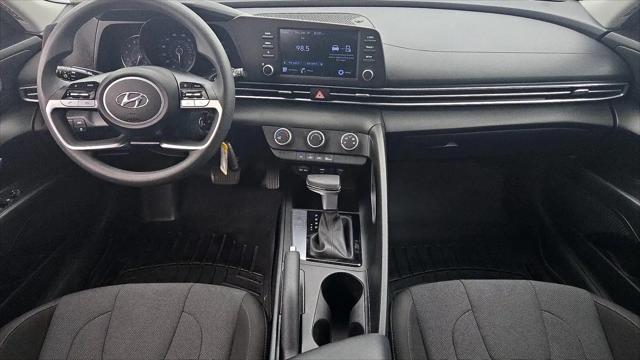 2023 Hyundai Elantra SE