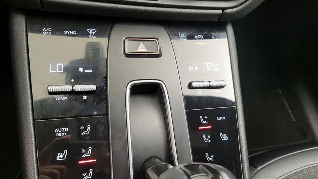2022 Porsche Macan Macan
