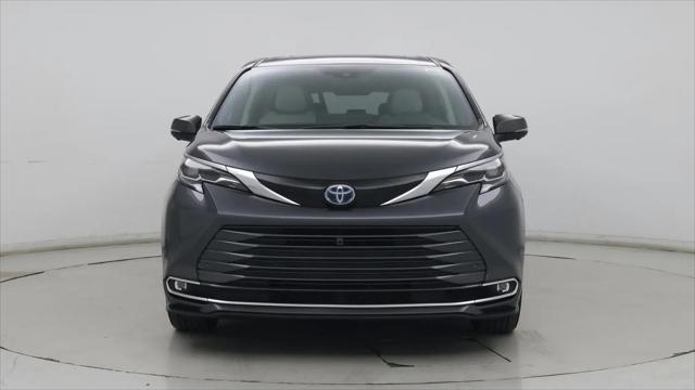 2025 Toyota Sienna Platinum