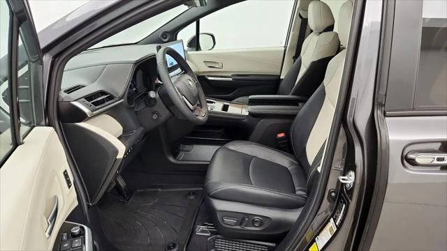 2025 Toyota Sienna Platinum