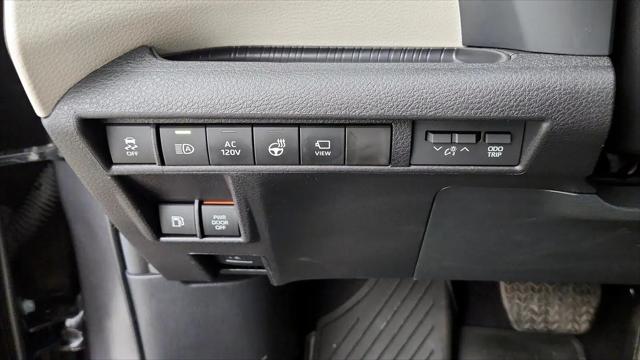 2025 Toyota Sienna Platinum