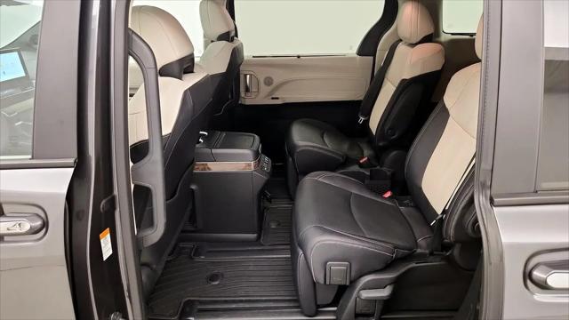 2025 Toyota Sienna Platinum