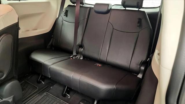 2025 Toyota Sienna Platinum