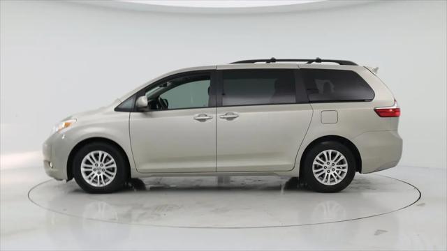 2017 Toyota Sienna XLE 8 Passenger