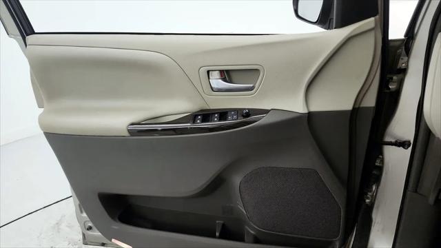 2017 Toyota Sienna XLE 8 Passenger