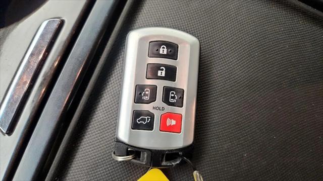 2017 Toyota Sienna XLE 8 Passenger
