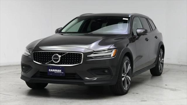 2025 Volvo V60 Cross Country Plus, B5 AWD Gas (mild hybrid)